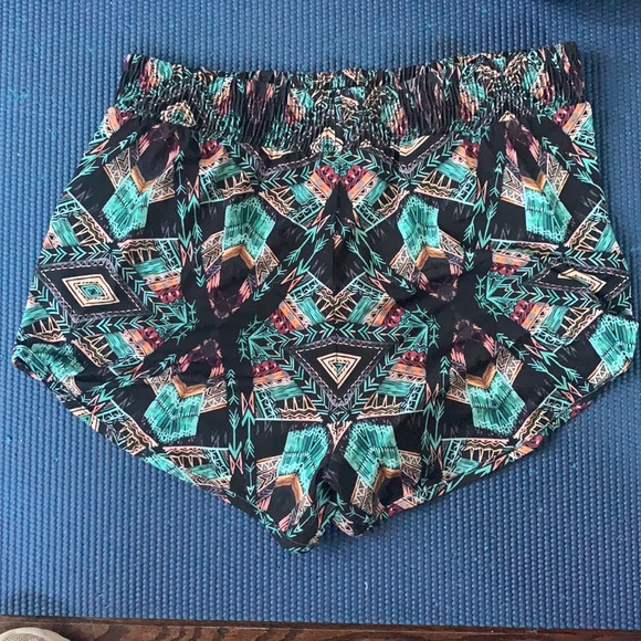 Abstract Onzie Shorts M/L - Picture 5 of 7